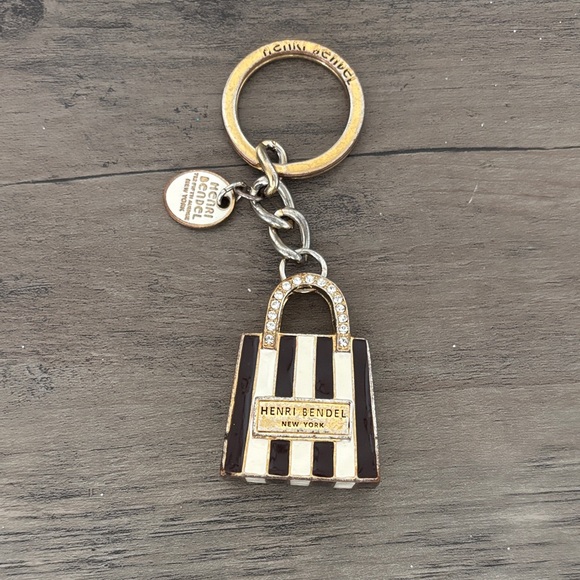 henri bendel Accessories - Henri Bendel Black and White Striped Key Holder